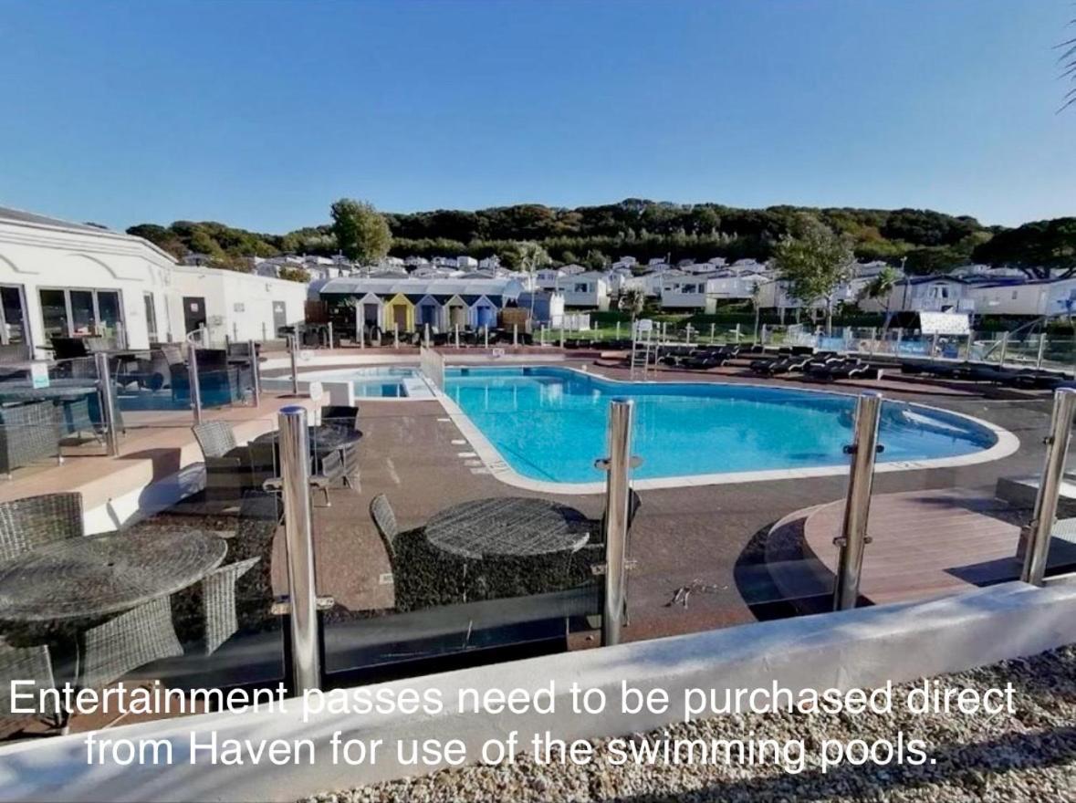 The Fleet Retreat Hotel Wyke Regis Eksteriør billede